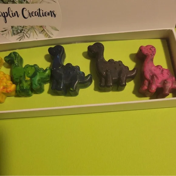 COPY - New Handmade Dinosaur (3 options) Speckled Rainbow Crayons With Gift Box - Picture 2 of 8